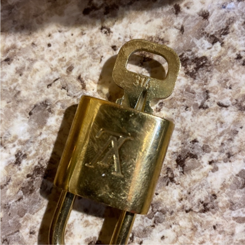LV Lock & Key #314 - Picture 5 of 6